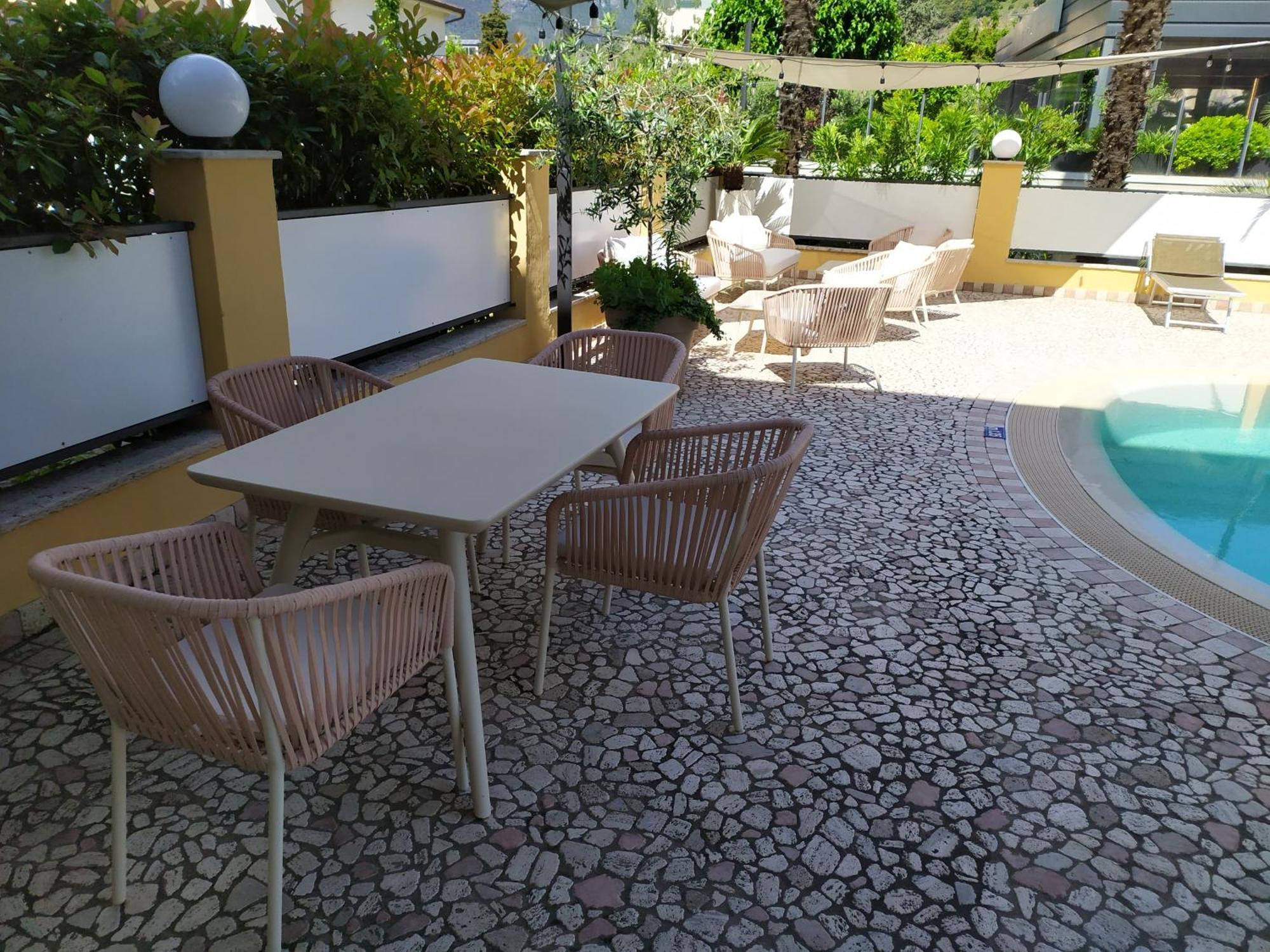 New Garden Hotel Torbole Sul Garda Exterior foto